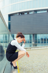 累了或沮丧的女商人外