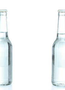 喝水的瓶子上白色隔离