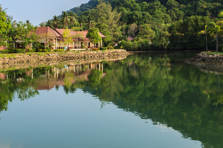 在宁静的泻湖，昌岛，泰国热带度假村