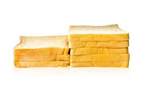 一块面包在白色背景上孤立