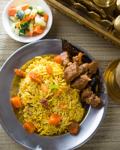阿拉伯米饭 斋月在中东地区通常服务用登多的食物
