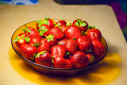 红色成熟的草莓