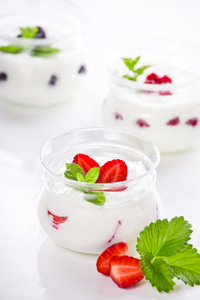 自制新鲜水果酸奶