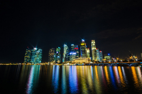 新加坡的城市天际线景观的商务区的晚上 ti