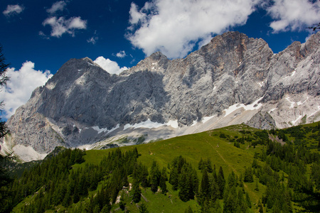 山全景