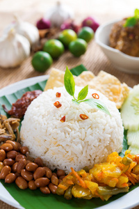 马来食物 nasi lemak kukus