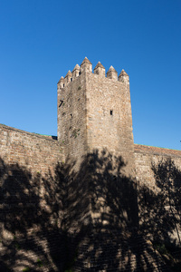 老墙和巴塞罗那塔城市