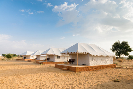 在沙漠中的帐篷露营网站酒店图片