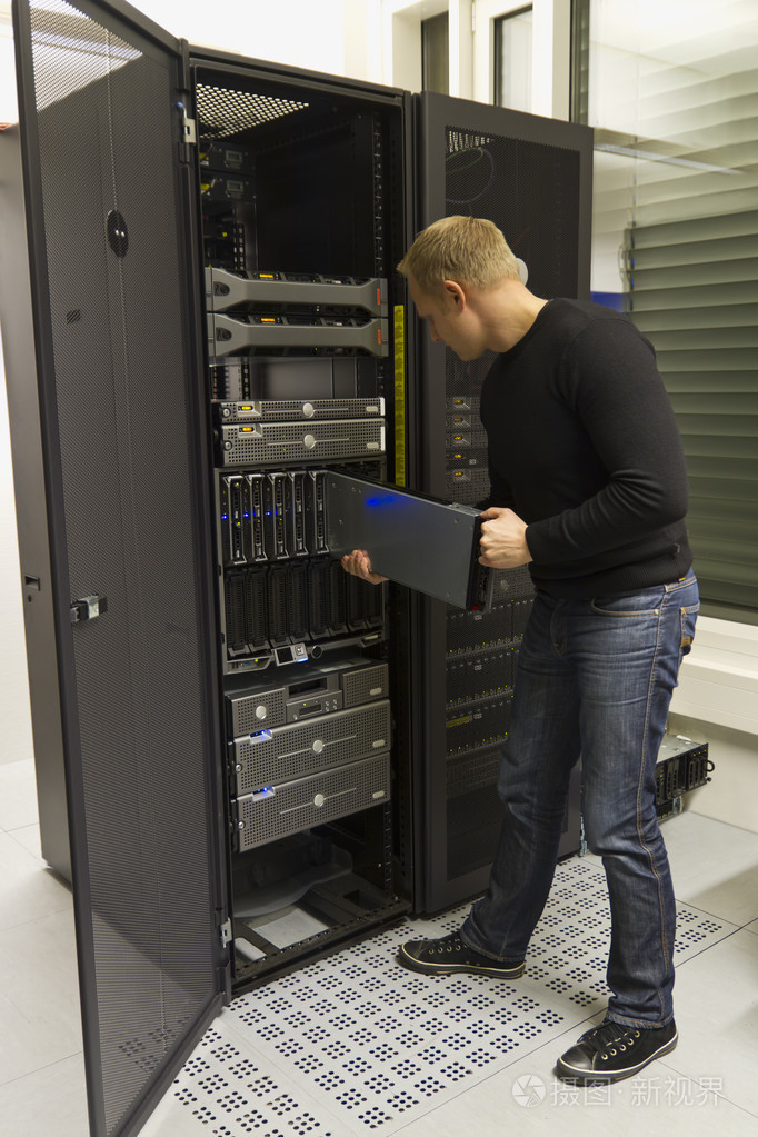 它咨询安装服务器