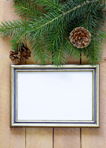 圣诞黄金木背景框架和杉木树的分支