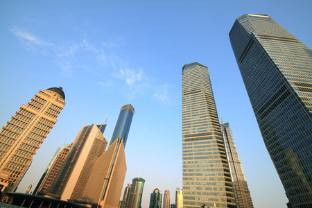 看了现代化的办公大楼在上海