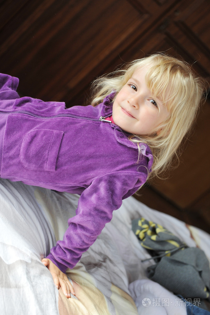 性格开朗的女孩