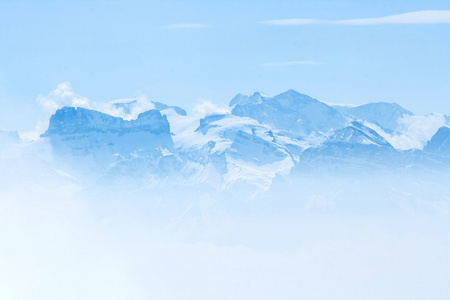 雪麦积山