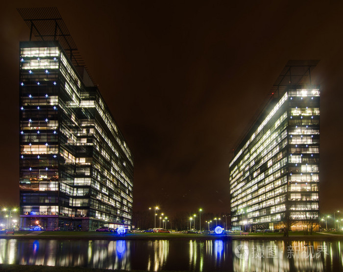 商业办公大楼外景-夜景