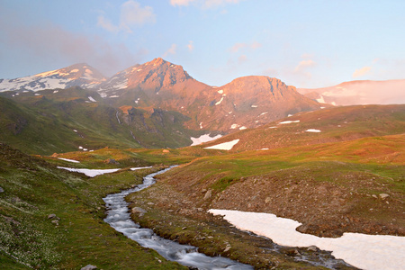 在阿尔卑斯山风景区生态旅游图片