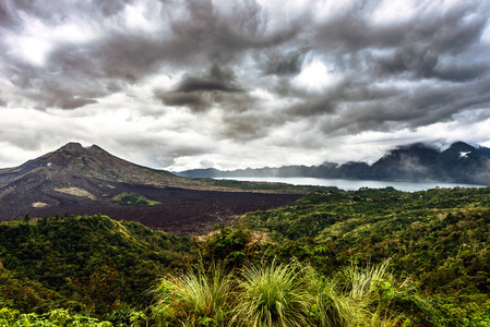 火山在印度尼西亚巴厘岛上的风景