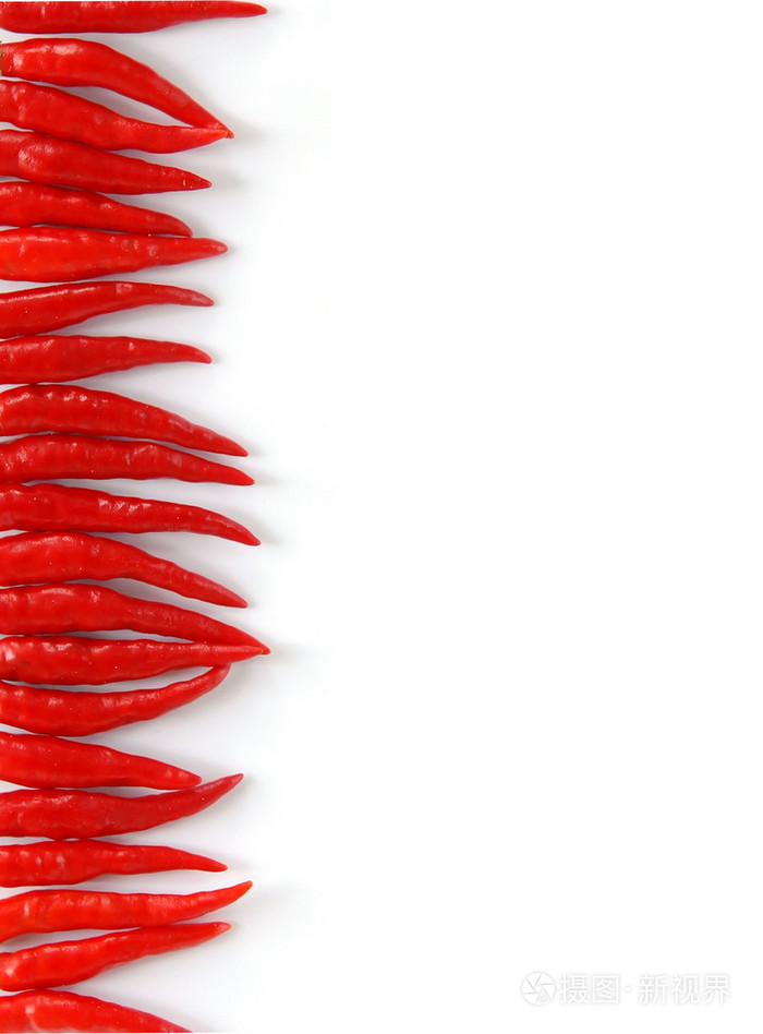 在白色背景上的鲜辣椒