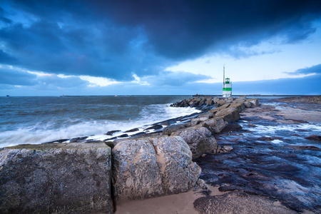 灯塔于北海海岸，ijmuiden，荷兰