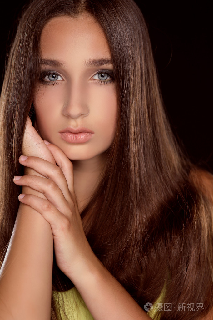 棕色头发健康的美丽女人.布鲁内特模型