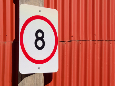 关于红八千米/小时照片