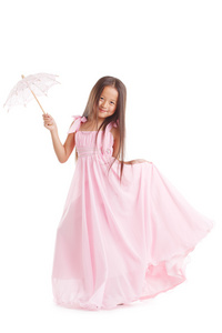 微笑女孩中长礼服与伞摆造型