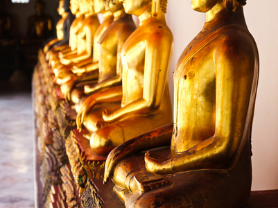 在顺序恰好在曼谷，泰国卧佛寺寺佛