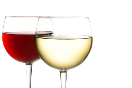 杯红葡萄酒和白葡萄酒