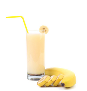 香蕉和孤立在白色背景上的果汁