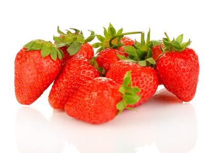 孤立在白色的新鲜草莓