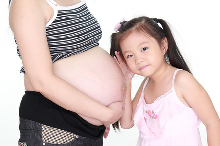 怀孕的妇女和她的女儿