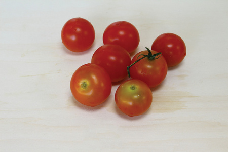 新鲜 成熟的樱桃西红柿
