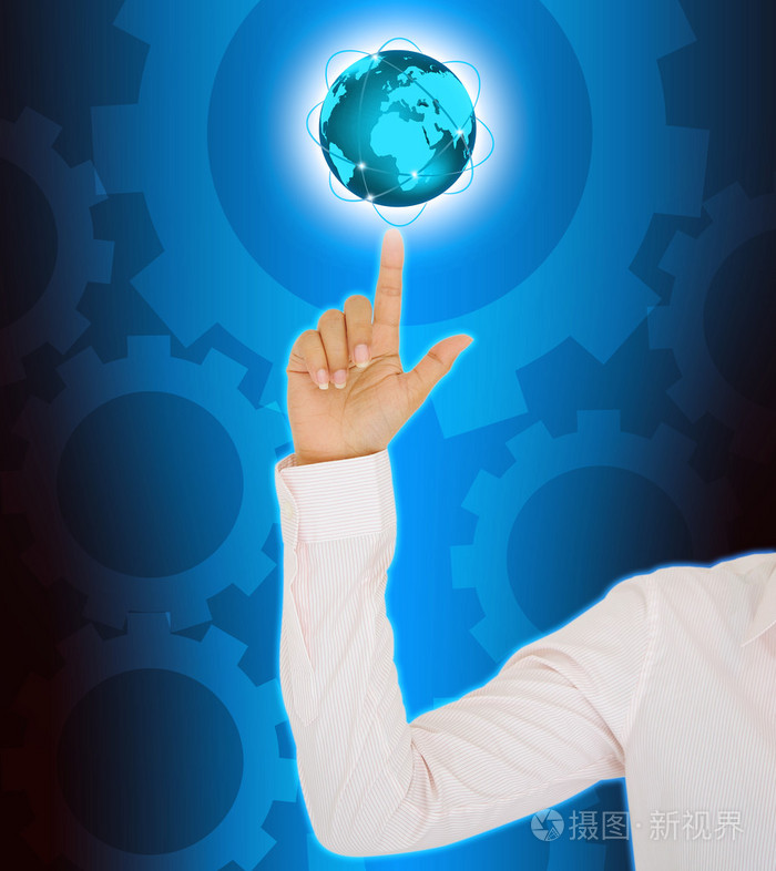 妇女只手握住一个世界