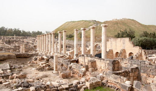 在以色列的古遗址旅游