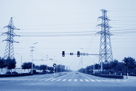 城市道路和电力塔