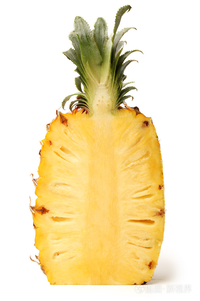 在白色背景上的菠萝