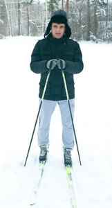年轻的滑雪者