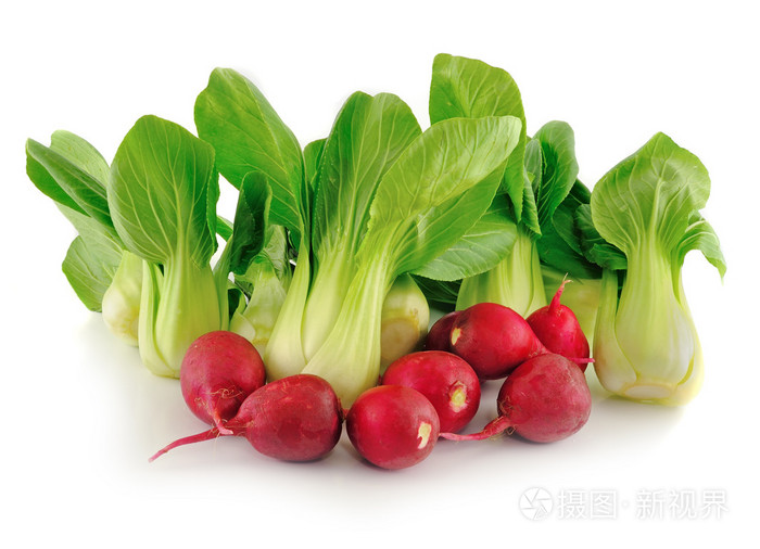 白菜大白菜和白色背景上的萝卜