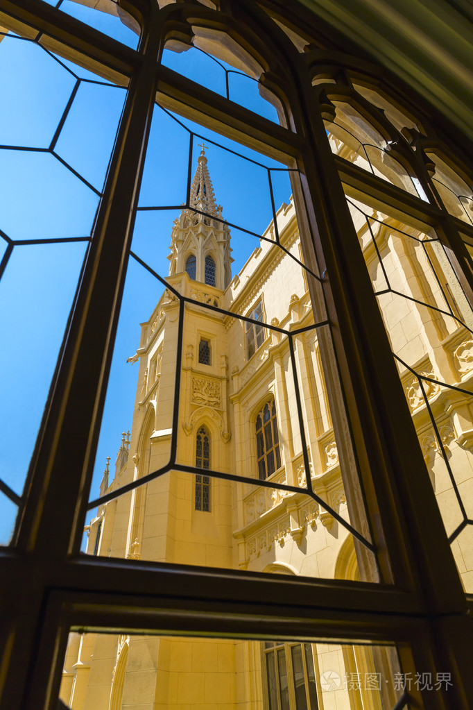 南部的正面的一扇窗户的城堡 lednice 为