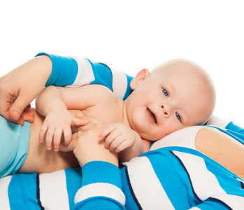 小女孩抱抱熊玩具母亲抱抱儿子女人抱抱树小女孩抱抱小猫亚洲妈妈抱抱