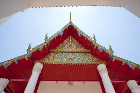 详细的中国寺庙的屋顶设计图片
