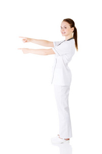 女医生或护士指向上副本空间