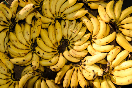 在市场上出售的香蕉