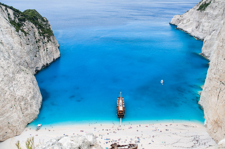 著名的 navagio 海滩，扎金索斯，希腊，独特的观点