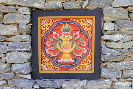 木雕和岩墙不丹文化