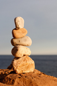 平衡海滩石头