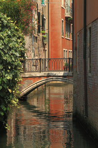 与运河和老建筑，意大利威尼斯的视图