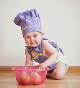 可爱的 地板 紫色 围裙 厨房工人 帽子 首领 宝贝 苹果