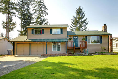 房子外面.前院照片