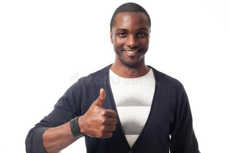 男孩 拇指 成人 可爱的 姿势 微笑 男人 非裔美国人 手势