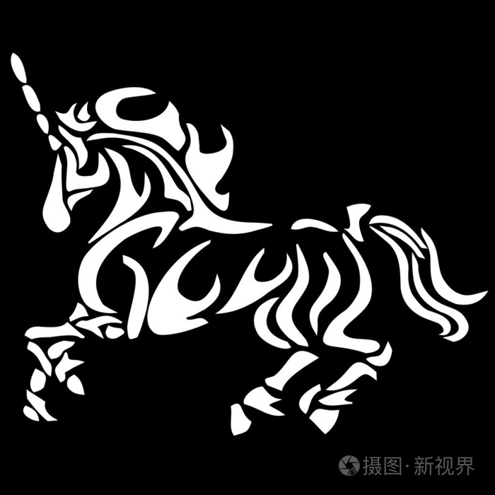 黑色背景上的部落独角兽纹身